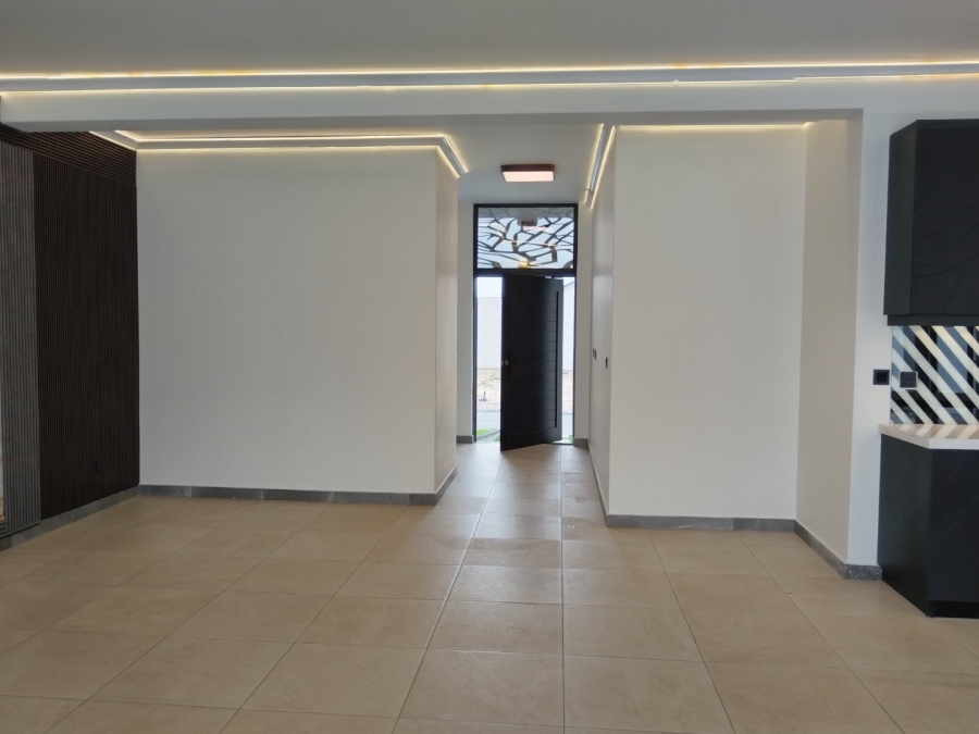 4 Bedroom Property for Sale in Sandown Western Cape